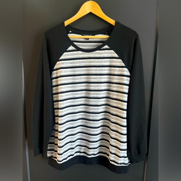 🔳 LIVERPOOL Black, White and Grey Round-neck Sweater - Picture 1 of 8